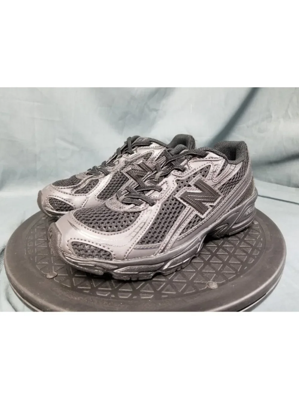 New Balance 740 Bungee Lace Sneakers Black Grey PZ740BO Kids Size 1 NEW NO BOX!